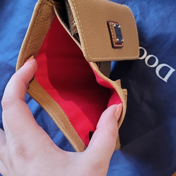 Dooney & Bourke Tan Pebble Grain Wallet - Picture 5 of 6